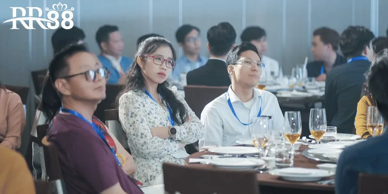 Các khách mời truyền thông và người dùng thân thiết của RR88
